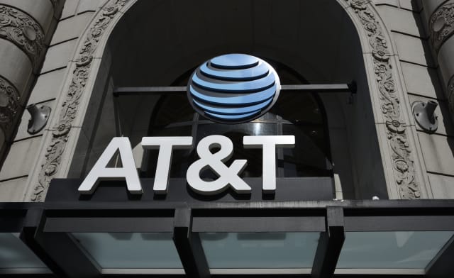 SAN FRANCISCO, CALIFORNIA - SEPTEMBER 12, 2018: The entrance to an AT&T store in San Francisco, California. (Photo by Robert Alexander/Getty Images)