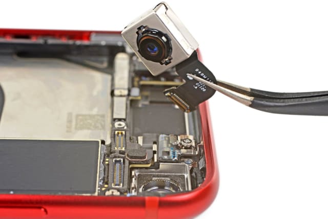 Apple iPhone SE teardown reveals camera