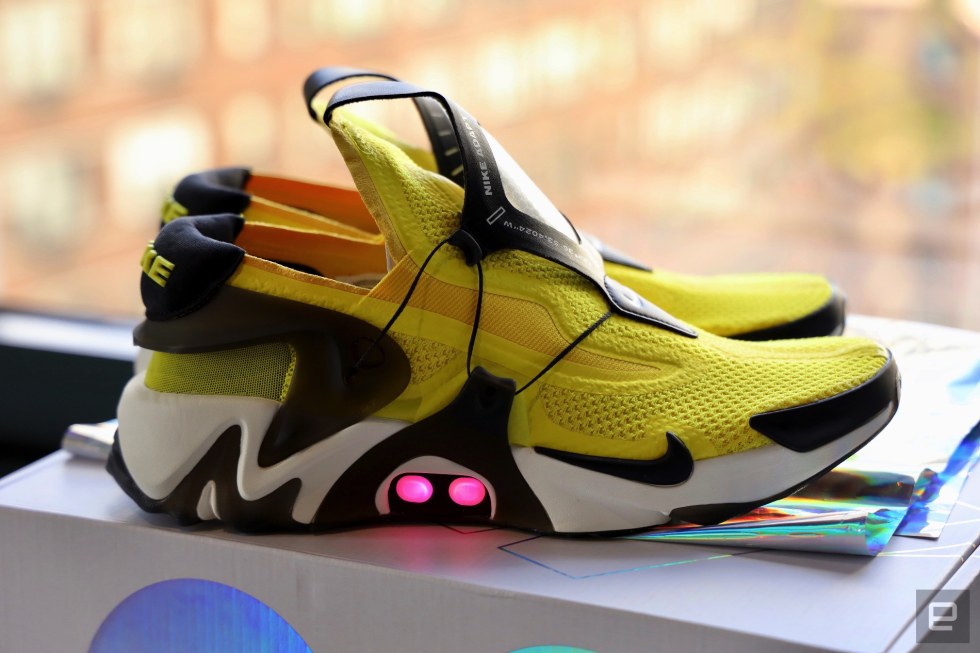 Nike S Adapt Huarache Are Self Lacing Sneakers You Ll Actually Want To Wear Engadget