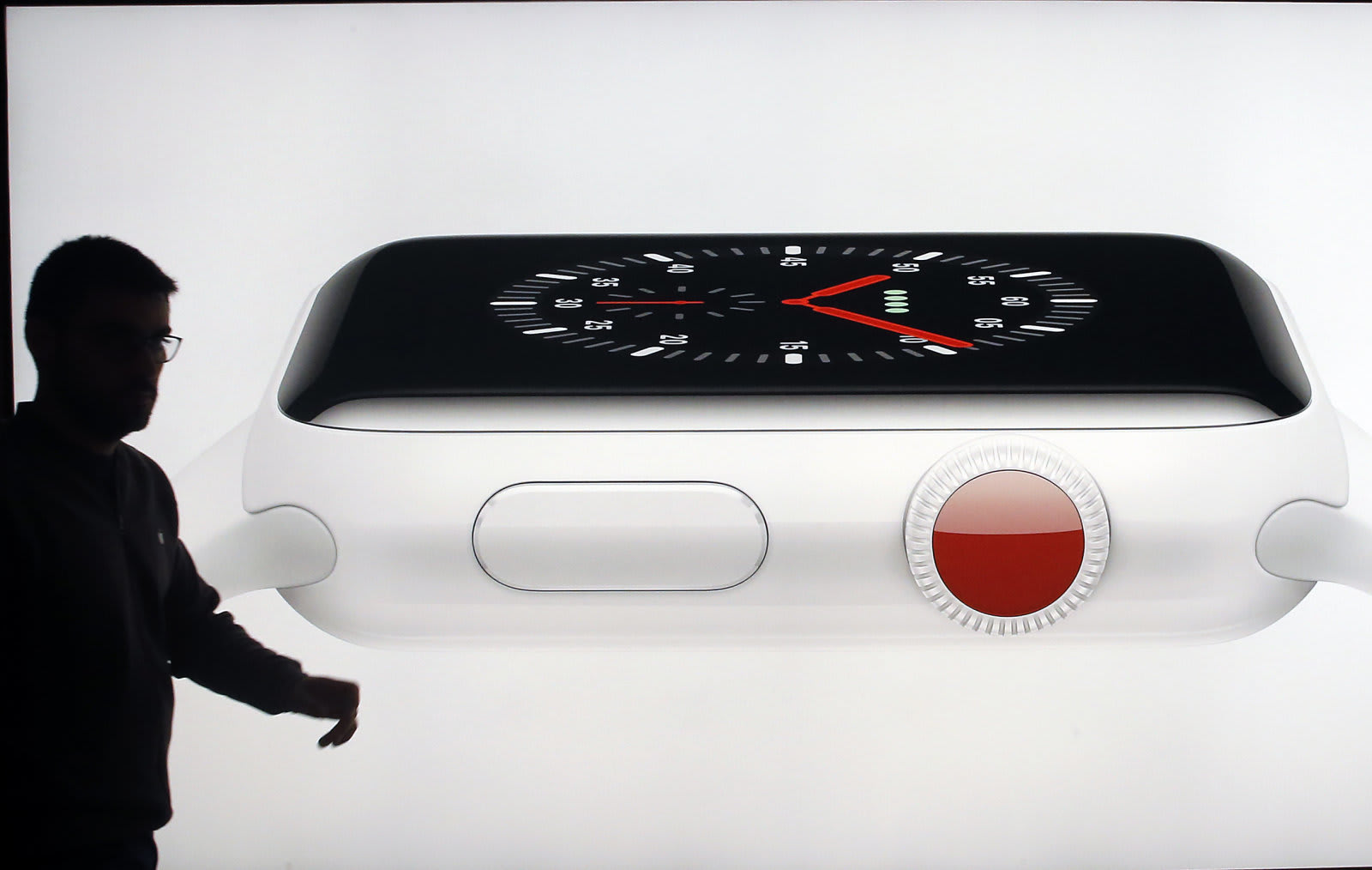 年のapple Watch ついにoledからmicroled画面に変更の噂 バッテリー持ちが改善か Engadget 日本版