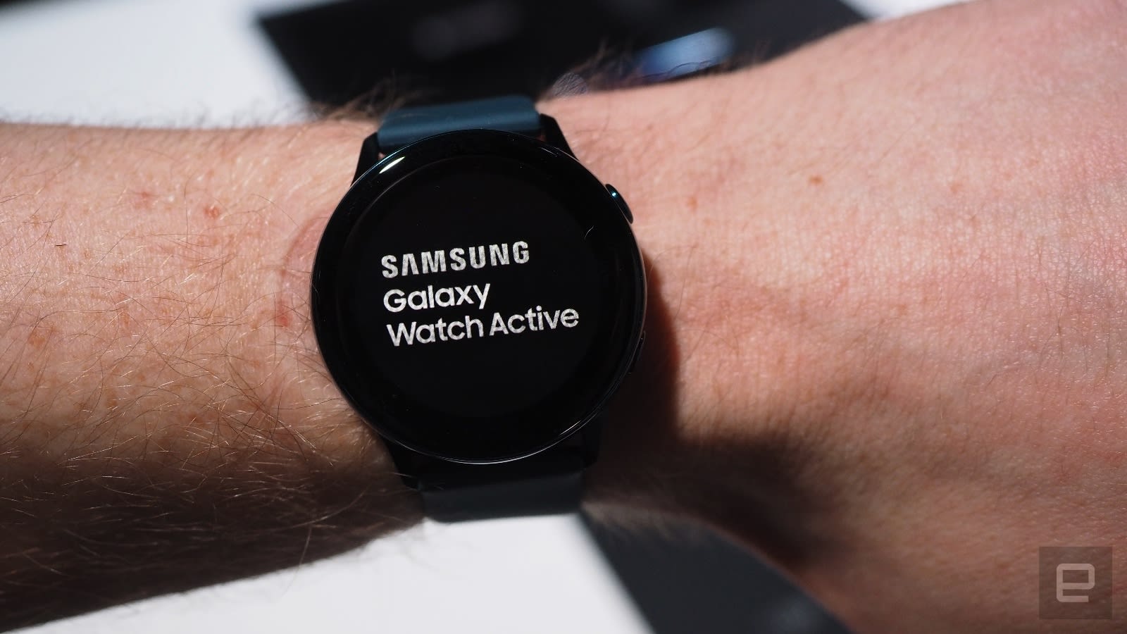 血圧も測れるスマートウォッチ Galaxy Watch Active 発表 S10 S10 からの充電にも対応 Engadget 日本版