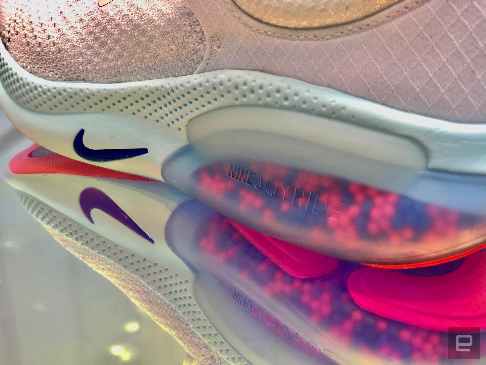 asignar en lugar claramente Nike's Joyride shoes use tiny beads to make your runs more comfortable |  Engadget