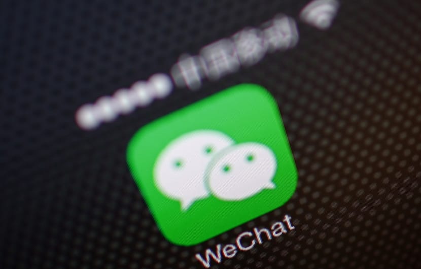 A picture illustration shows a WeChat app icon in Beijing, December 5, 2013. An unprecedented Nov. 14 leak of China's Communist Party reform plans  fuelled China's biggest stock market rally in two months as it spread on microblogs and passed from smartphone to smartphone on WeChat, a three-year-old social messaging app developed by Tencent Holdings Ltd. WeChat, or Weixin in Chinese, meaning "micromessage", leapt from 121 million global monthly active users at the end of September 2012 to 272 million in just a year. It has quickly become the news source of choice for savvy mobile users in China, where a small army of censors scrub the country's Internet of politically sensitive news and "harmful" speech. Picture taken December 5, 2013. REUTERS/Petar Kujundzic (CHINA - Tags: BUSINESS POLITICS TELECOMS)
