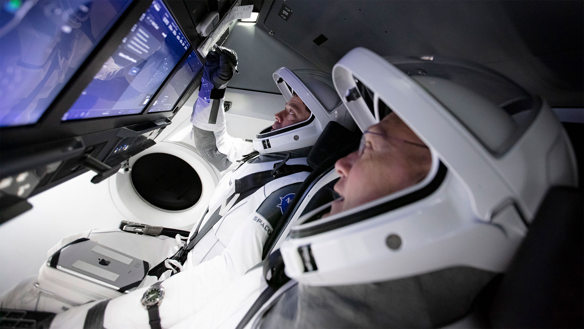 Spacex初の有人宇宙飛行 5月27日に打ち上げ クルーはそのままissに2 3か月滞在 Engadget 日本版