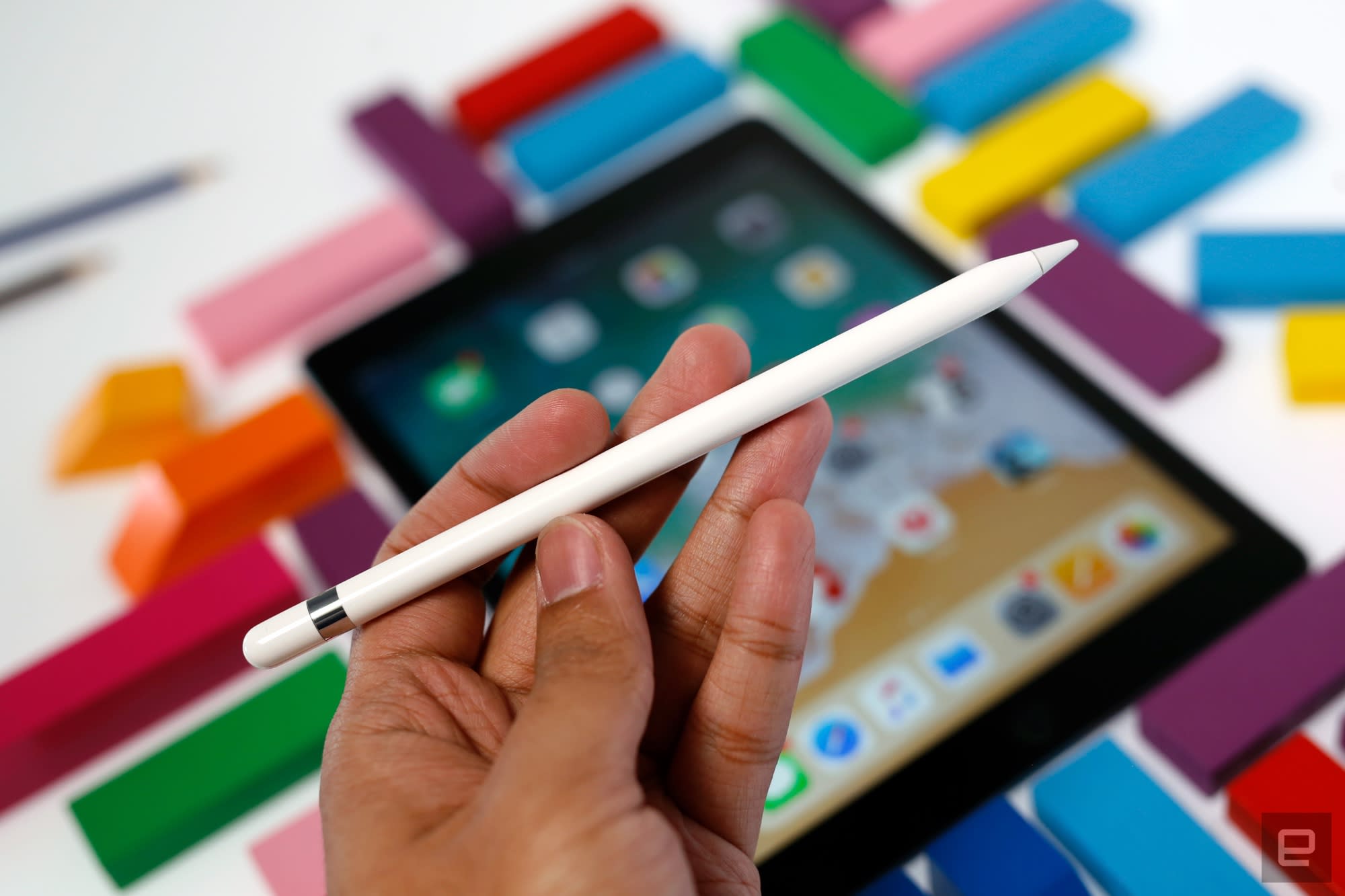 Pencil windows. Apple Pencil. Самый дешевый IPAD С поддержкой Apple Pencil. Игры с эпл пенсил. Apple Pencil Айпада самый дешевый 2020 года.