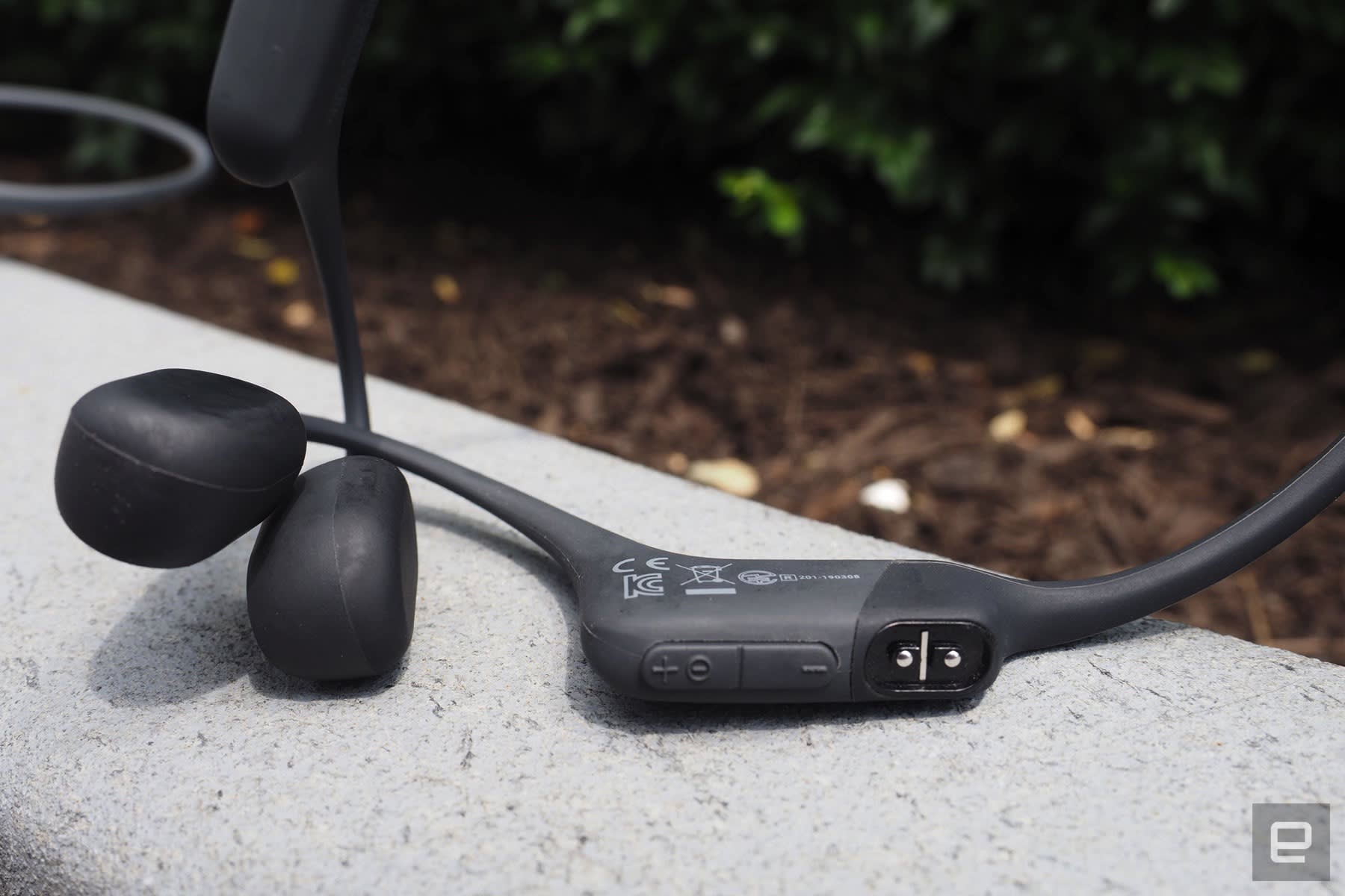 AfterShokz Aeropex openear headphones prove less can be more Engadget