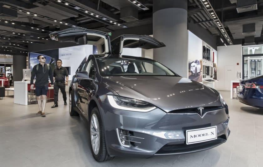 Tesla investiert in China, baut Produktionsstätte