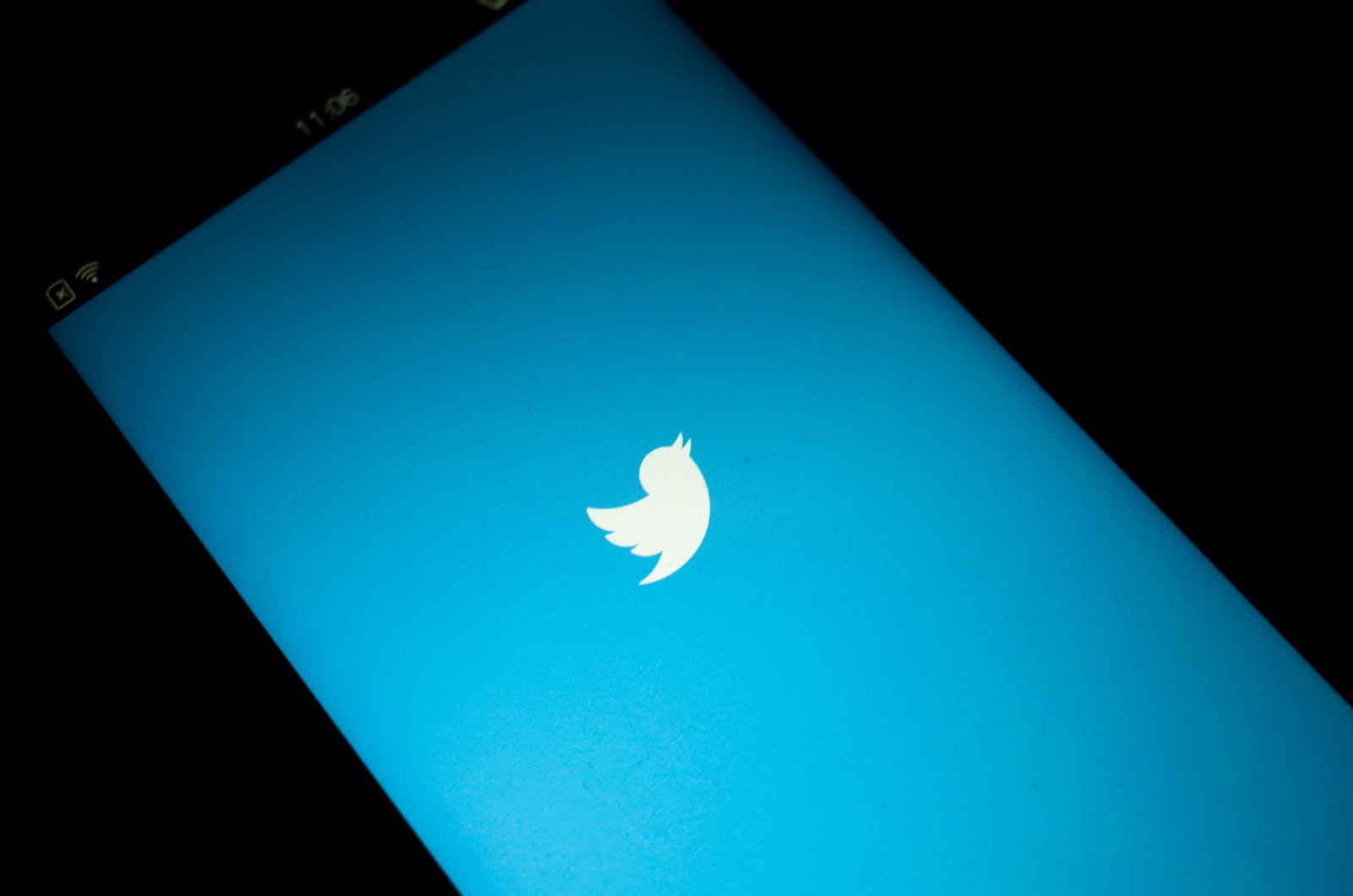 Twitter Notifies Almost 700,000 Users About Russian Tweets