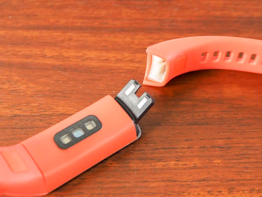 Huawei Band 4レビュー Usb直挿し充電対応のフィットネスバンド Engadget 日本版