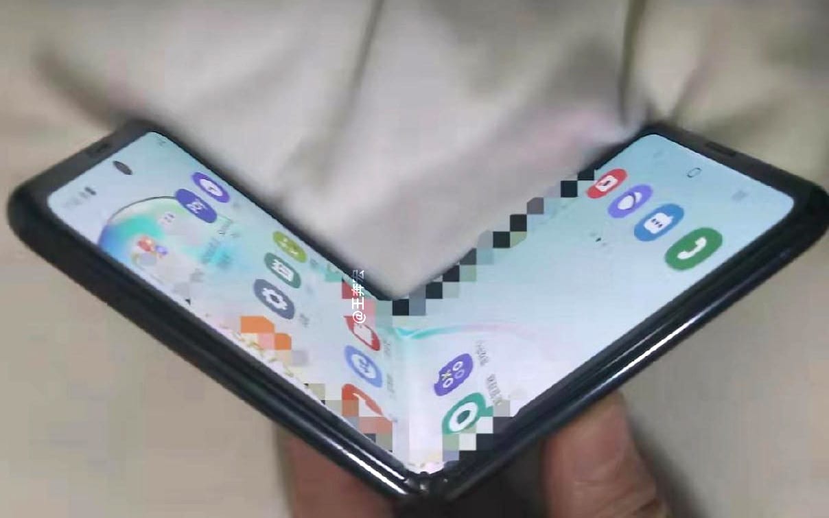Samsung clamshell foldable phone prototype