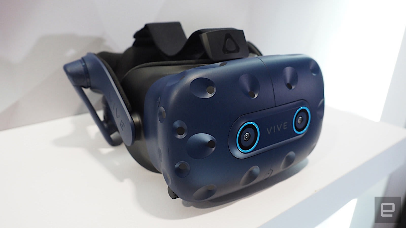 HTC Vive Pro Eye が2万円超値下げ。視線追跡対応VRヘッドセット - Engadget 日本版