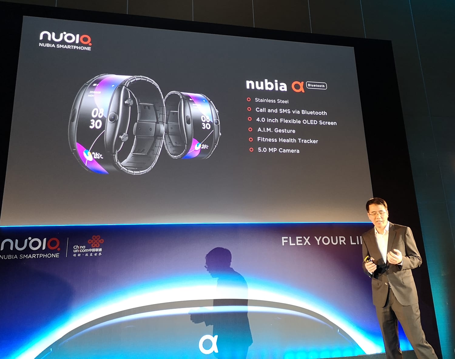 Nubia 4インチの縦長ディスプレイ搭載の腕時計型スマートフォン Nubia A を発表 Mwc19 Engadget 日本版