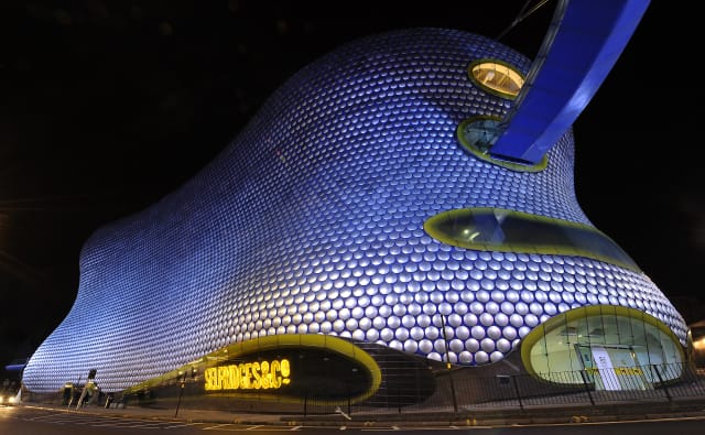 Bullring owner Hammerson to take over Lakeside firm Intu