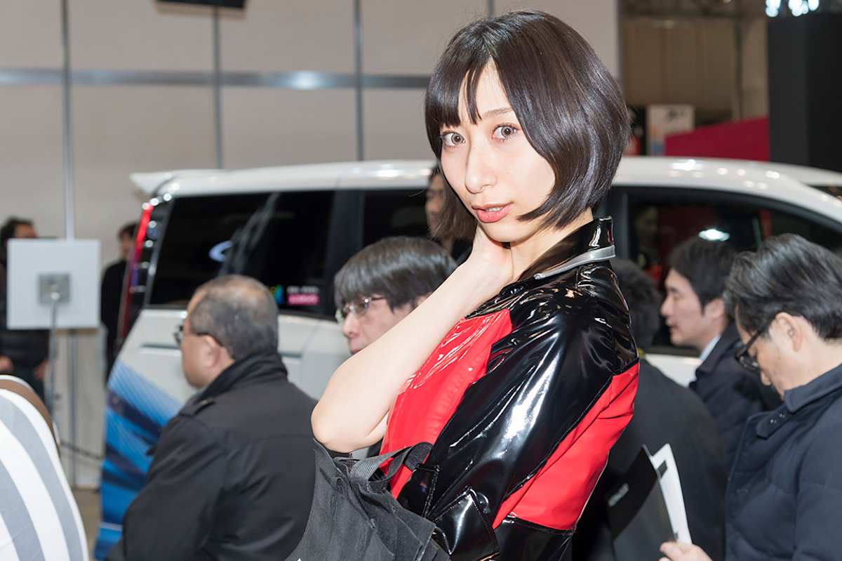 東京オートサロン18で撮り初め ブースを彩るレースクイーン特集 Engadget 日本版