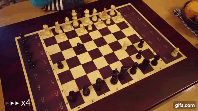 コマが自動で動くチェス盤 Square Off でaiと勝負 電王戦のようなワクワク感でした Engadget 日本版
