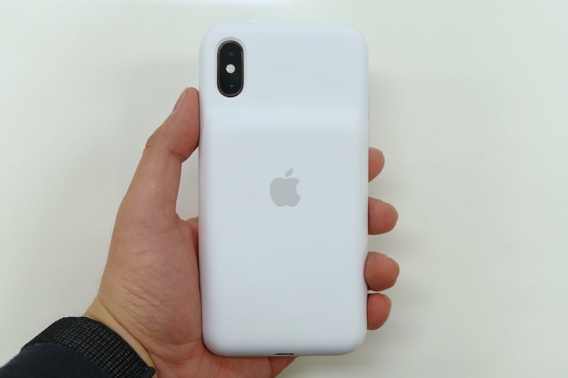 ワイヤレス充電にも対応のApple純正バッテリーケース「iPhone XS Smart Battery Case」を早速使ってみた