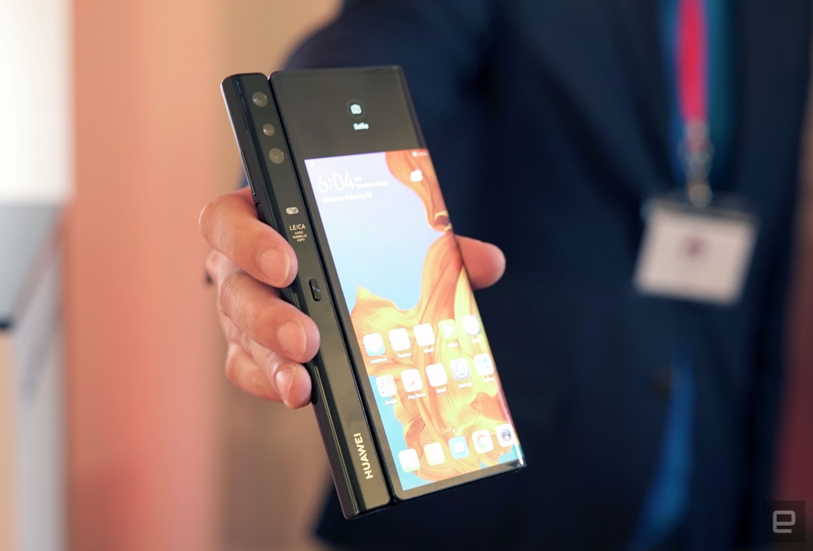 Ronde Relatie Ondenkbaar Huawei Mate X: A first look at Samsung's biggest foldable rival | Engadget