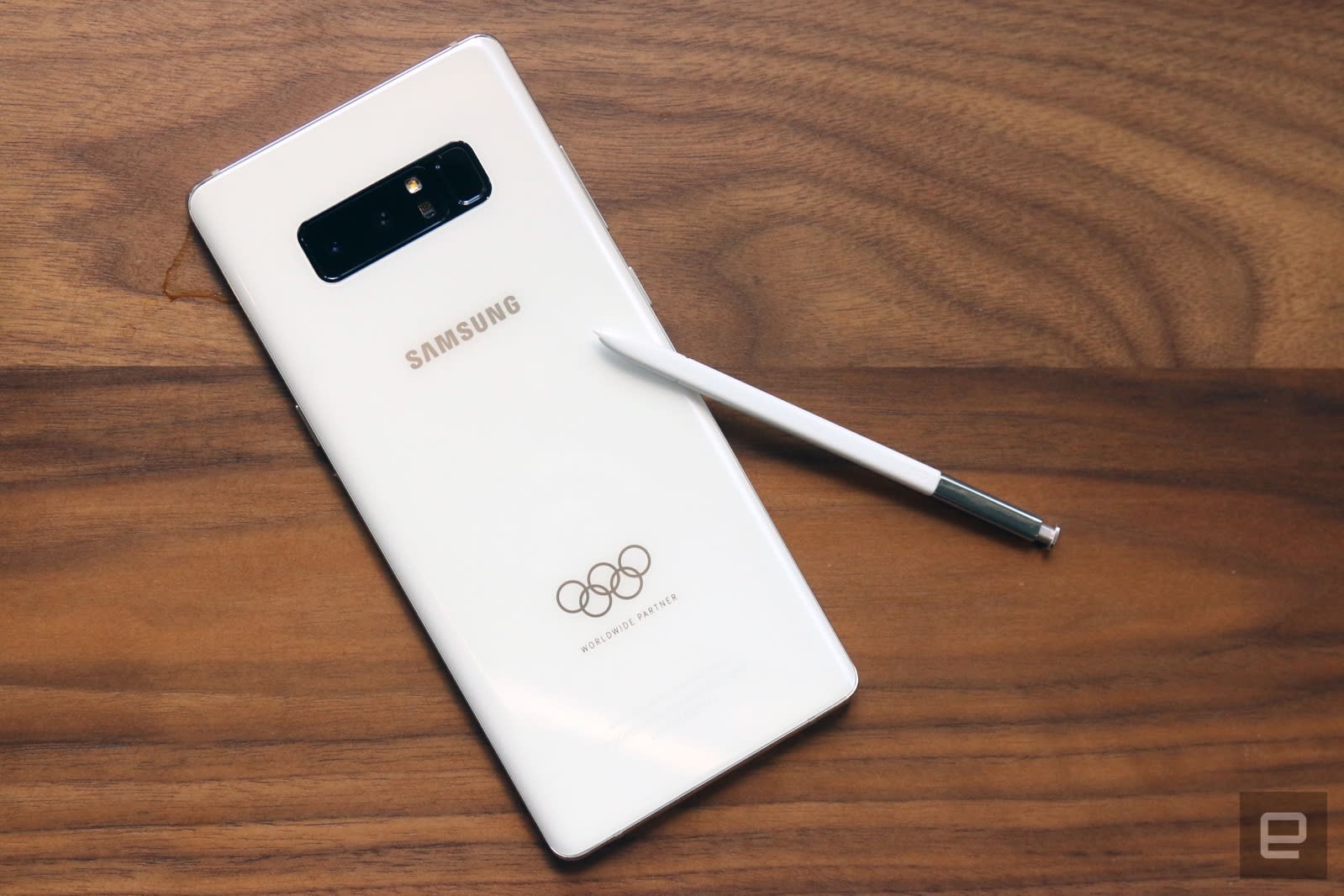 Игры note 8. Samsung Note 8 White. Note 8 Olympic Edition Galaxy. Samsung Galaxy Note 4 Olympus Edition. Олимпийский Note 8.