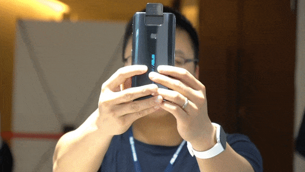 ASUS ZenFone 6 flip camera automatic retraction